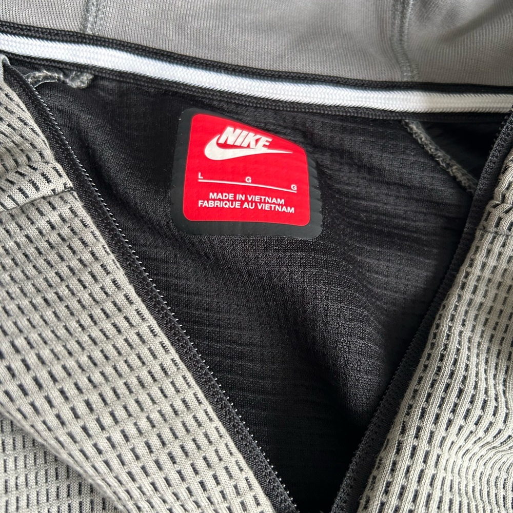 Nike Gray Textured Jacket - Picture 3 of 5